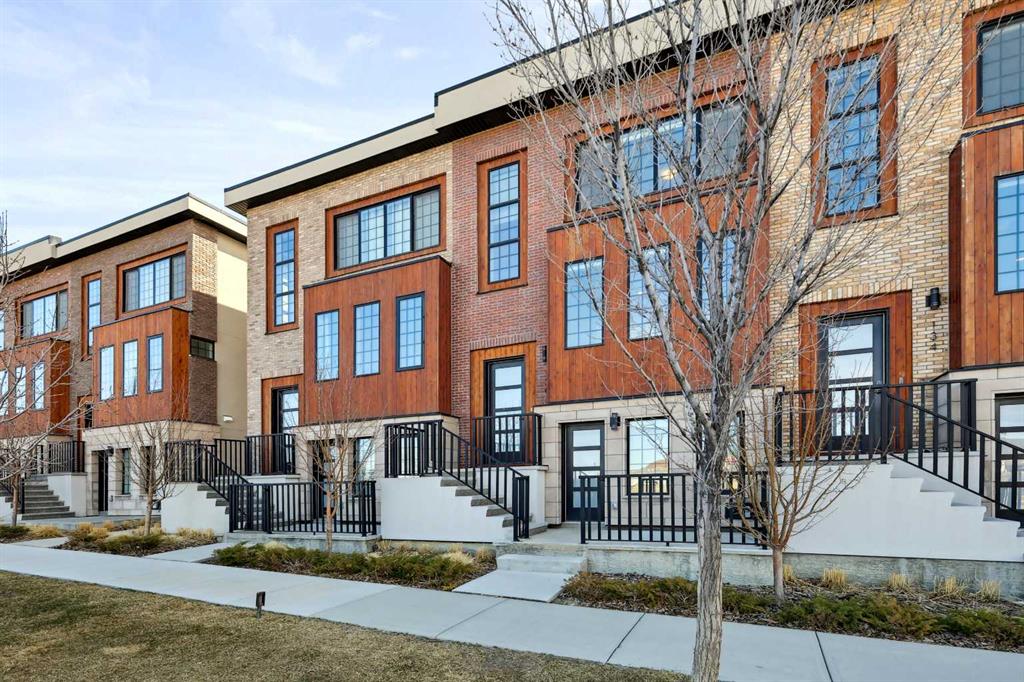 136 Greenbriar Way NW, Calgary, Alberta, T3B 6J1
