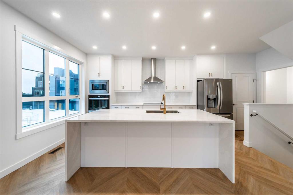 618 Sovereign Common SW, Calgary, Alberta, T3C 3Y3