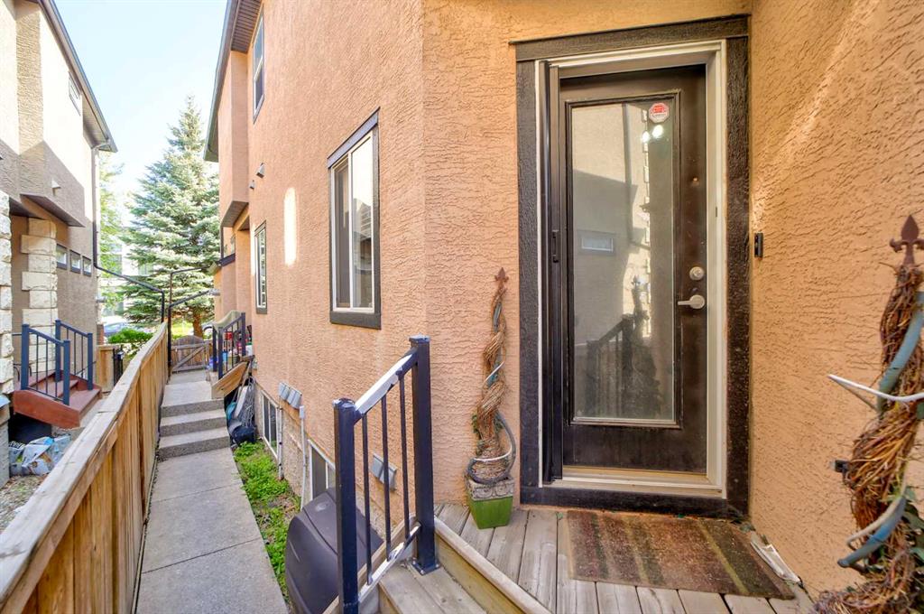 ##2 221 17 Avenue NE, Calgary, Alberta, T2E 1L9