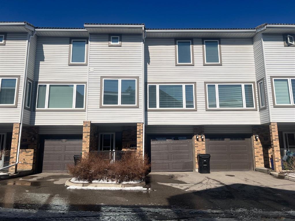 93 Coachway Gardens SW, Calgary, Alberta, T3H 2V9