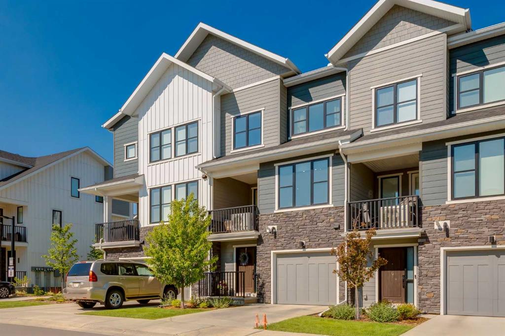 143 Crestridge Common SW, Calgary, Alberta, T3B 6J5