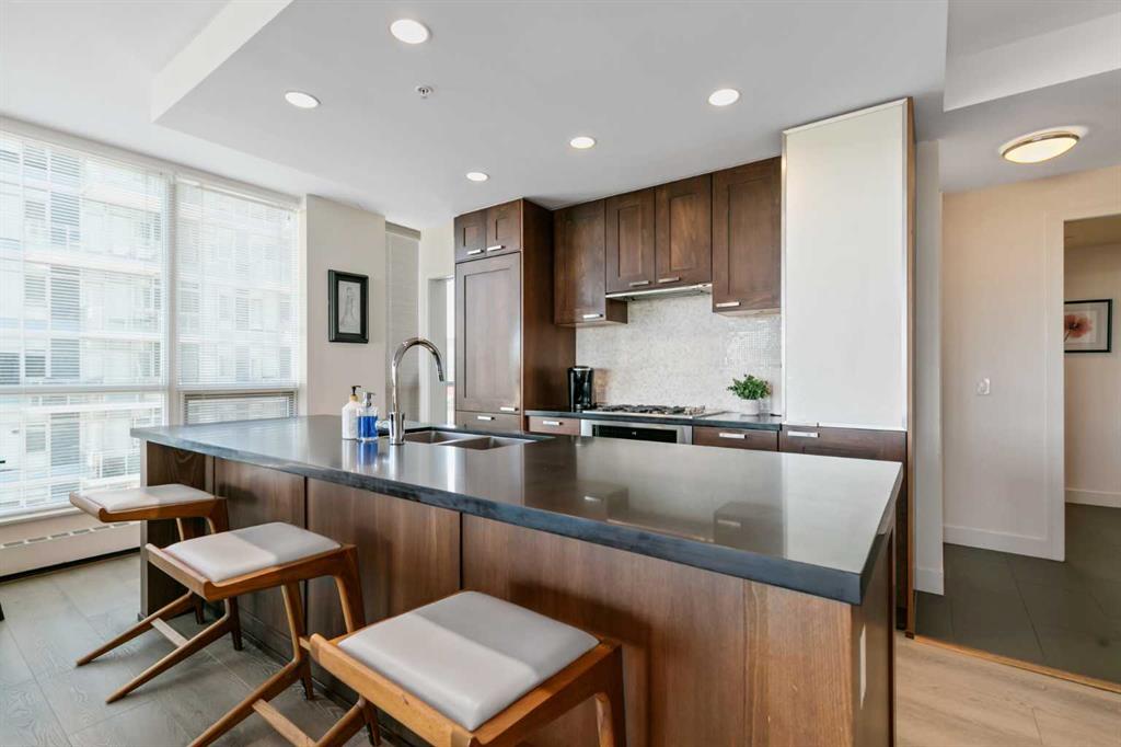 #1213 222 Riverfront Avenue SW, Calgary, Alberta, T2P 0X2