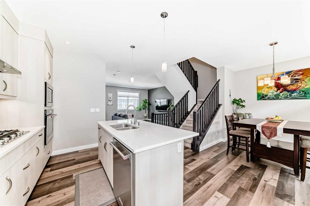209 Wentworth Row SW, Calgary, Alberta, T3H 1Y1