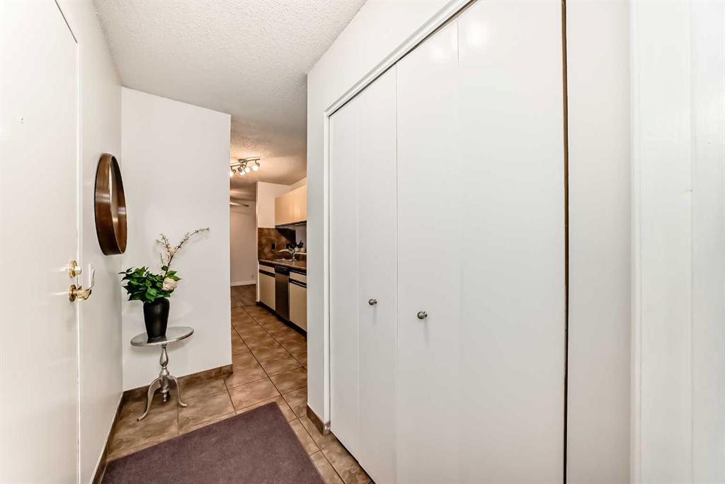 #309 525 56 Avenue SW, Calgary, Alberta, T2V 4Z9