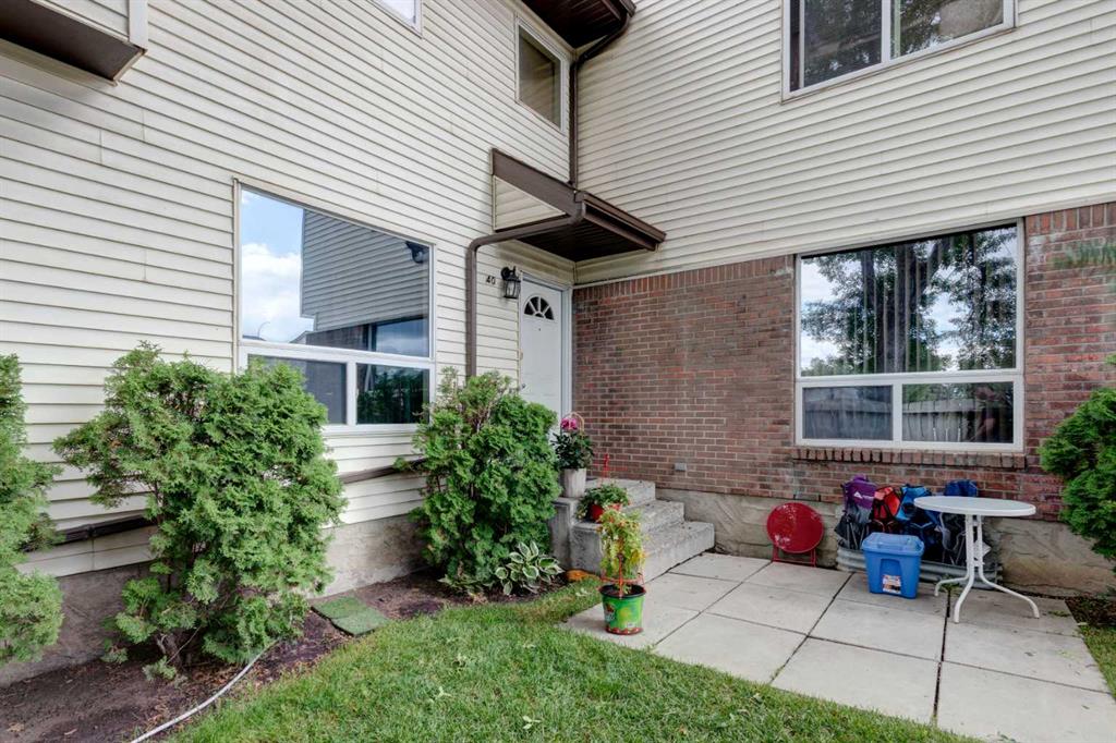 #40 32 Whitnel Court NE, Calgary, Alberta, T1Y 5E3