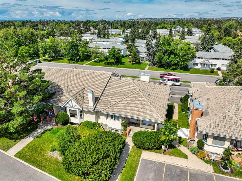 18 Richelieu Court SW, Calgary, Alberta, T3E 7E9