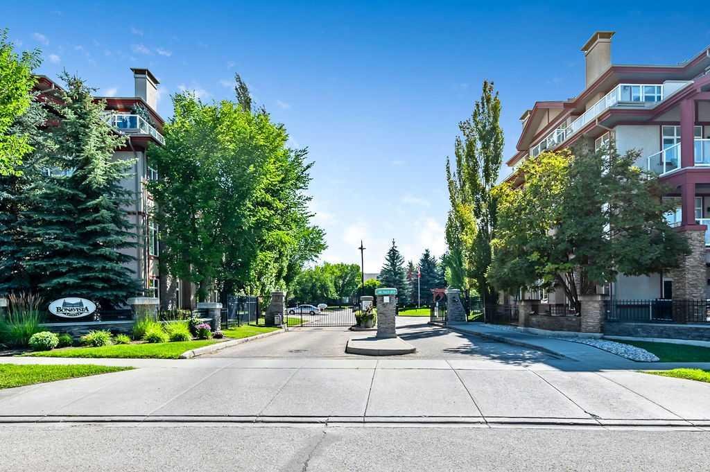3221 Lake Fraser Green SE, Calgary, Alberta, T2J 7H9