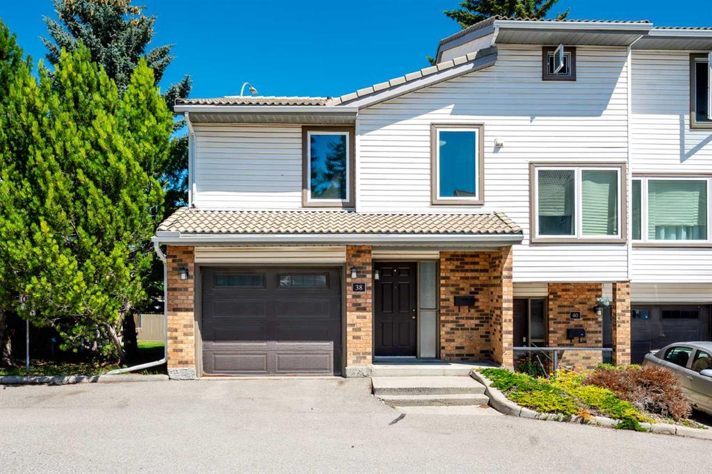 38 Coachway Gardens SW, Calgary, Alberta, T3H 2V9