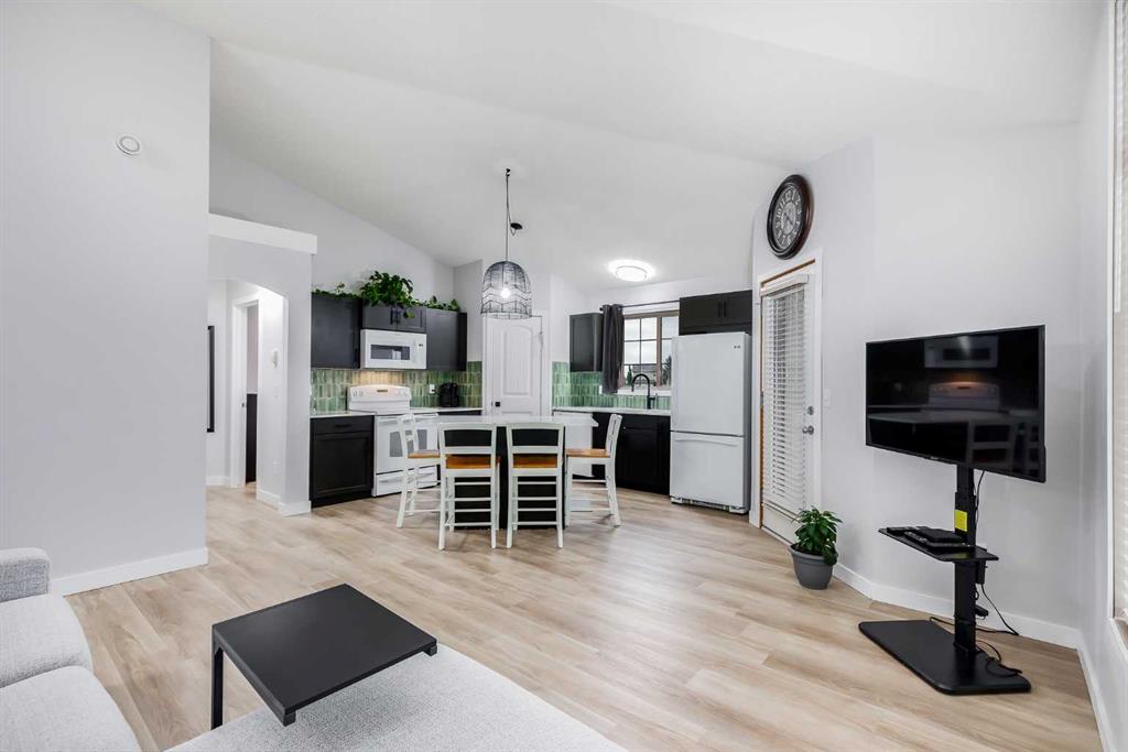 #201 11 Everridge Square SW, Calgary, Alberta, T2Y 5J5