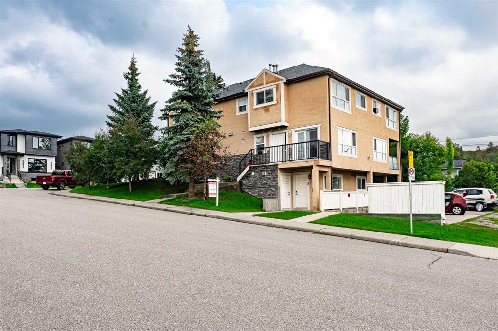 #3 55 Collingwood Place NW, Calgary, Alberta, T2L0R1