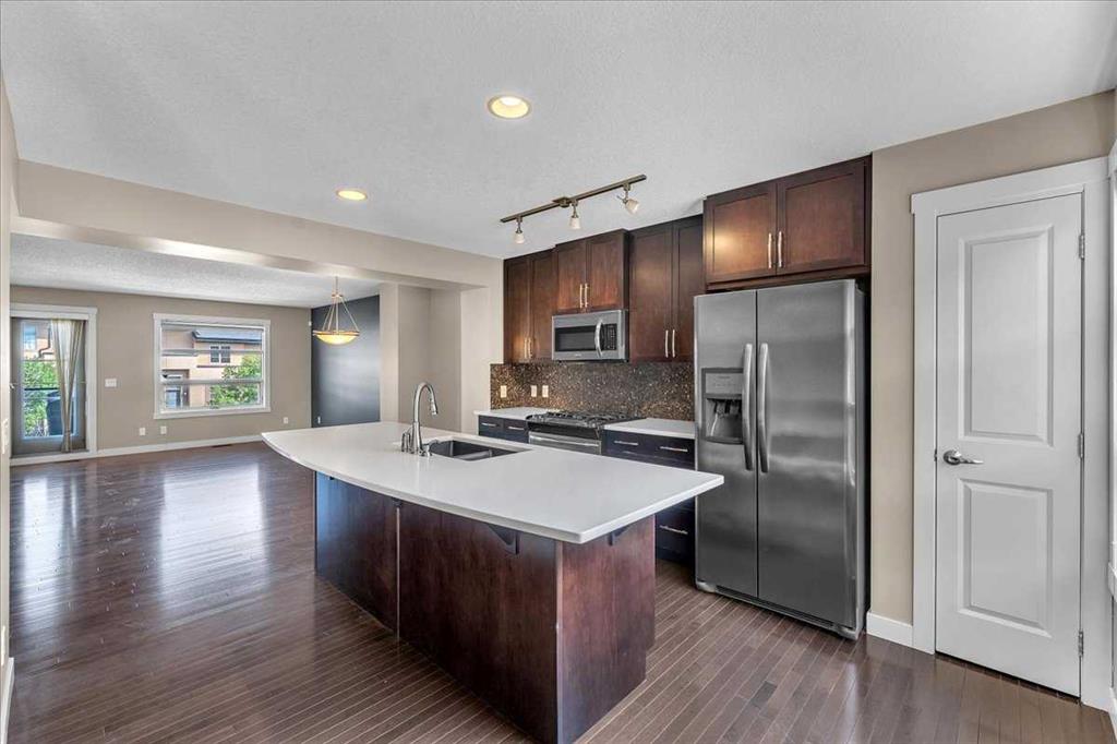 25 Aspen Hills Green SW, Calgary, Alberta, T3H 0H6