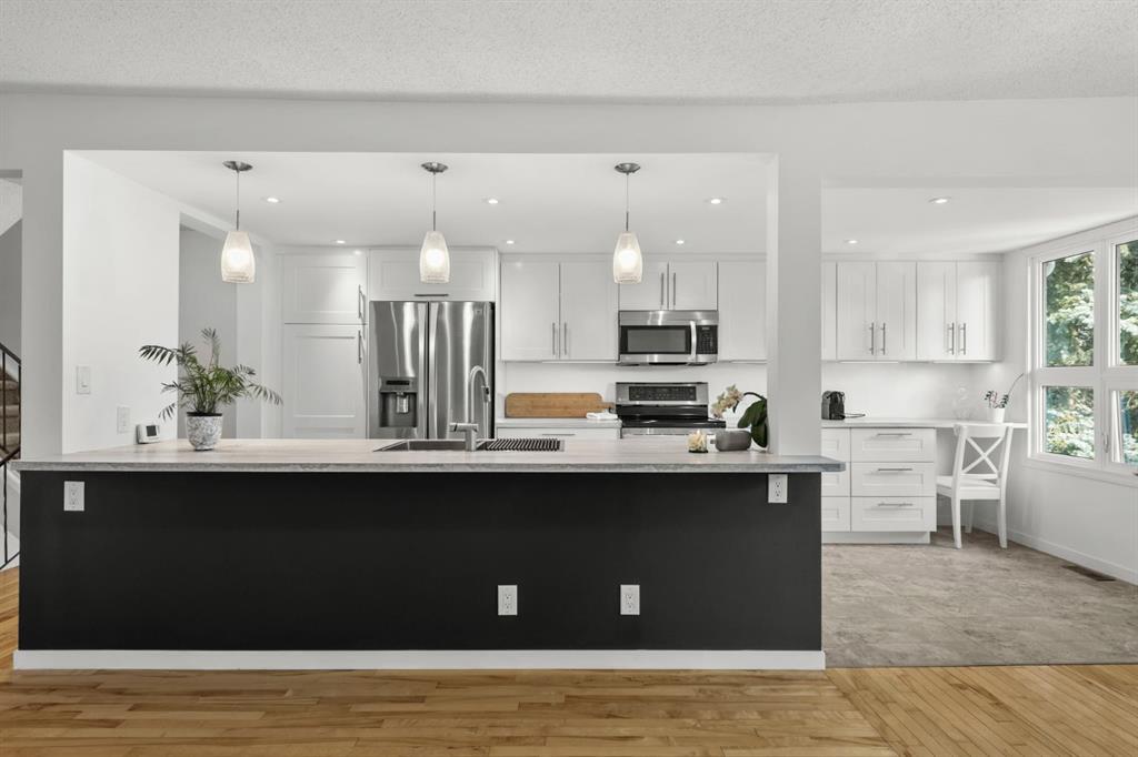 2 Canterbury Gardens SW, Calgary, Alberta, T2W2S9