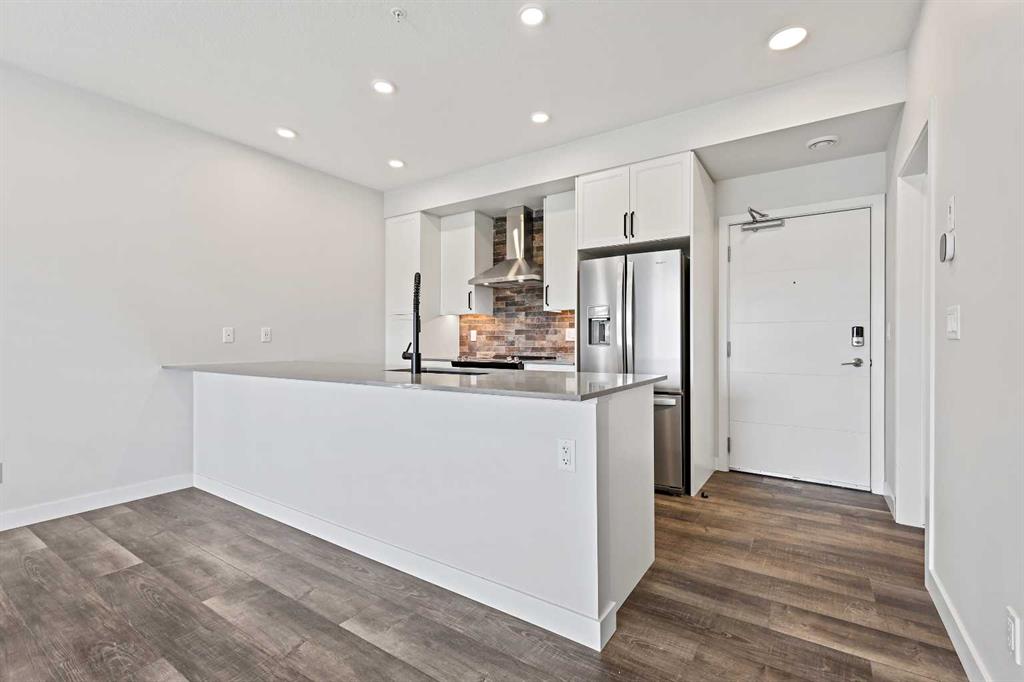 #216 255 Les Jardins Park SE, Calgary, Alberta, T2C 5W9