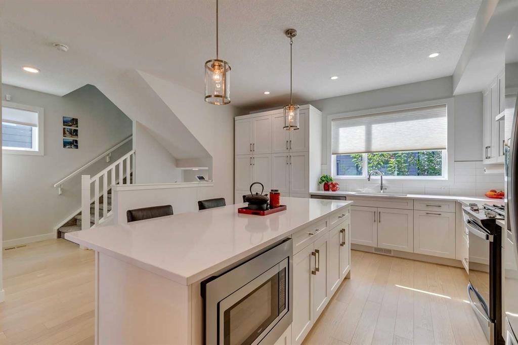 819 Shawnee Terrace SW, Calgary, Alberta, T2Y0T4