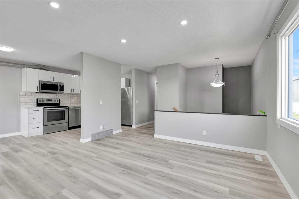 224 Pensville Close SE, Calgary, Alberta, T2J 6K8