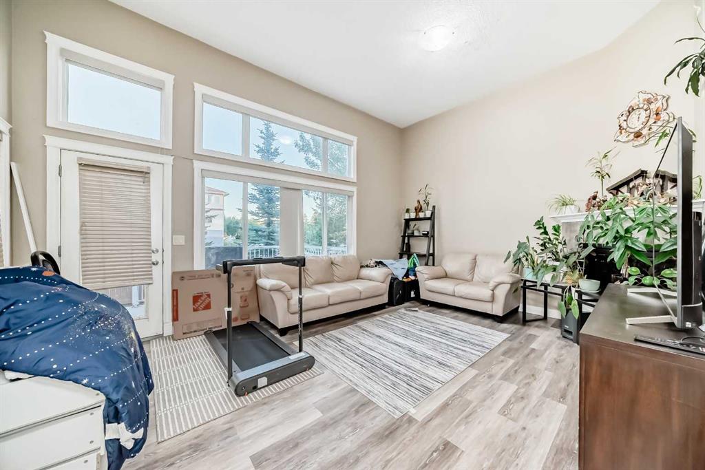 14 DOVER Mews SE, Calgary, Alberta, T2B 0B6