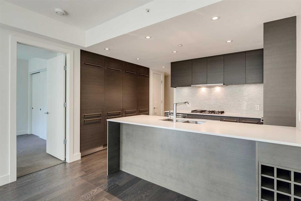 #312 1025 5 Avenue SW, Calgary, Alberta, T2P 1N4