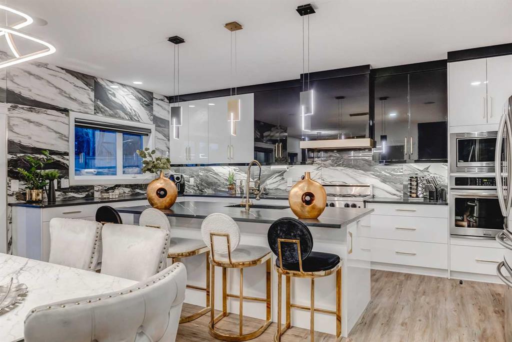 630 Rocky Ridge View NW, Calgary, Alberta, T3G 5C2