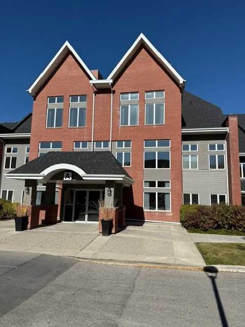 #203 15 Everstone Drive SW, Calgary, Alberta, T2Y 5B5