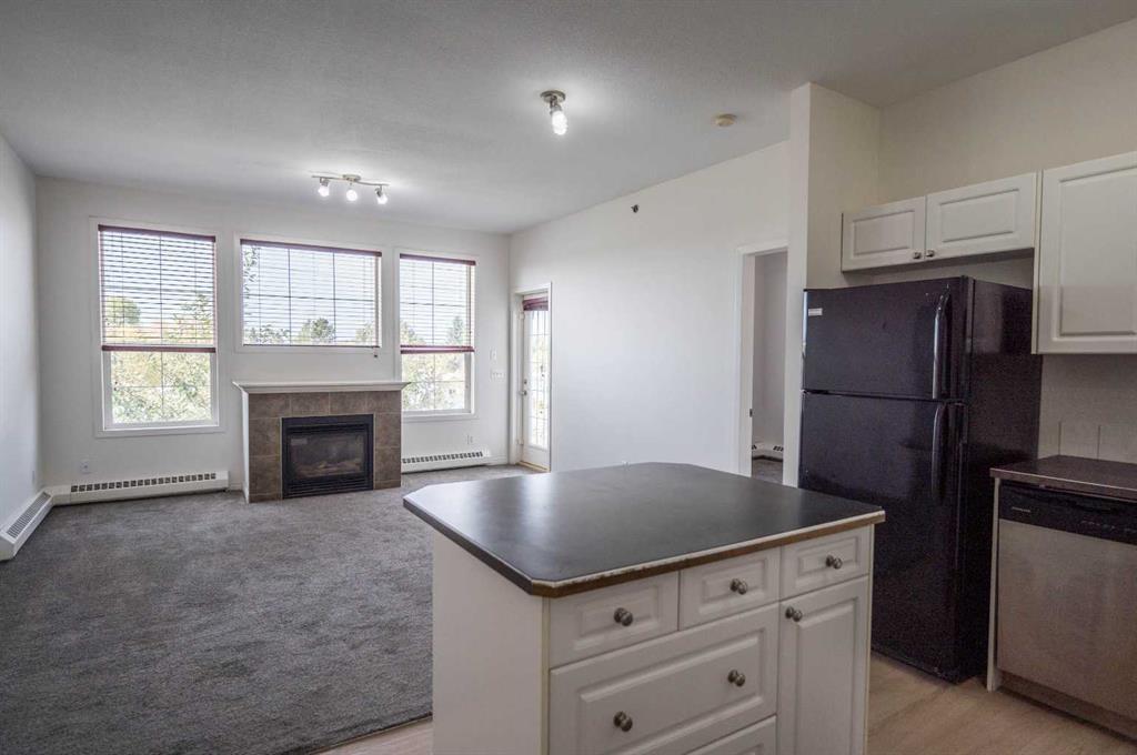 #310 1000 Applevillage Court SE, Calgary, Alberta, T2A7Z4