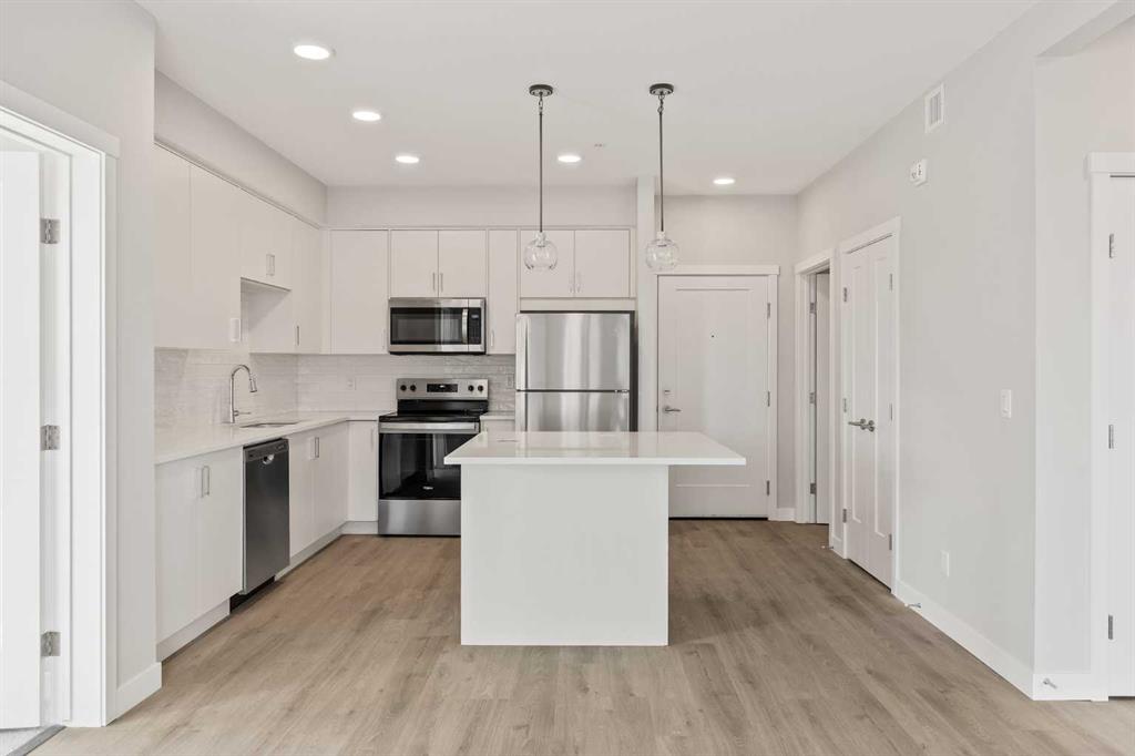 #203 700 Shawnee Square SW, Calgary, Alberta, T2Y 0Z6