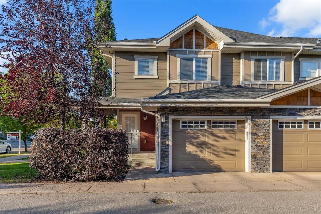 7 West Coach Manor SW, Calgary, Alberta, T3H 1R7