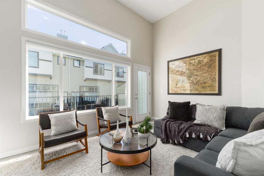 126 Everhollow Heights SW, Calgary, Alberta, T2Y 5B4