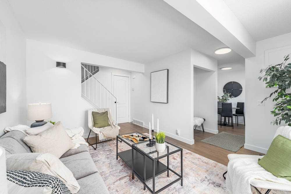 #20 1055 72 Avenue NW, Calgary, Alberta, T2K 5S4