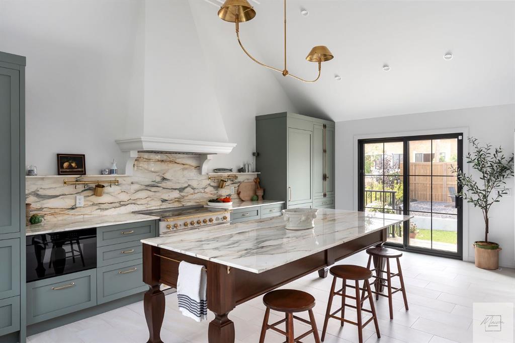 1011 Lake Wapta Way SE, Calgary, Alberta, T2J 2N8