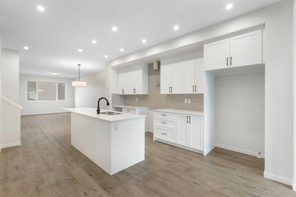 103 Royston Way NW, Calgary, Alberta, T3L 0M4