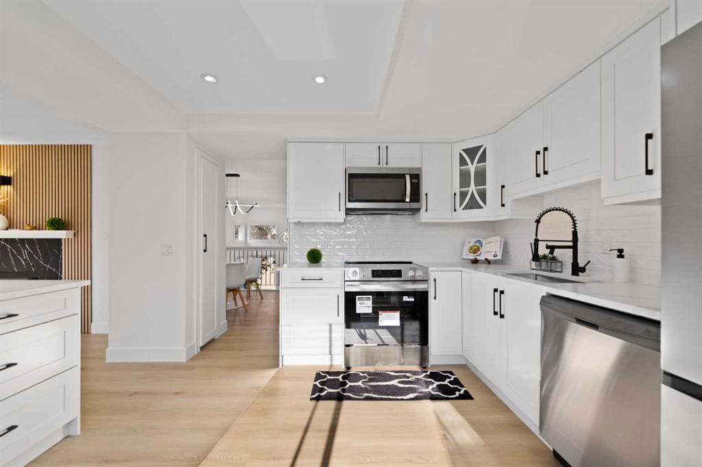 26 Glamis Gardens SW, Calgary, Alberta, T3E 6S4