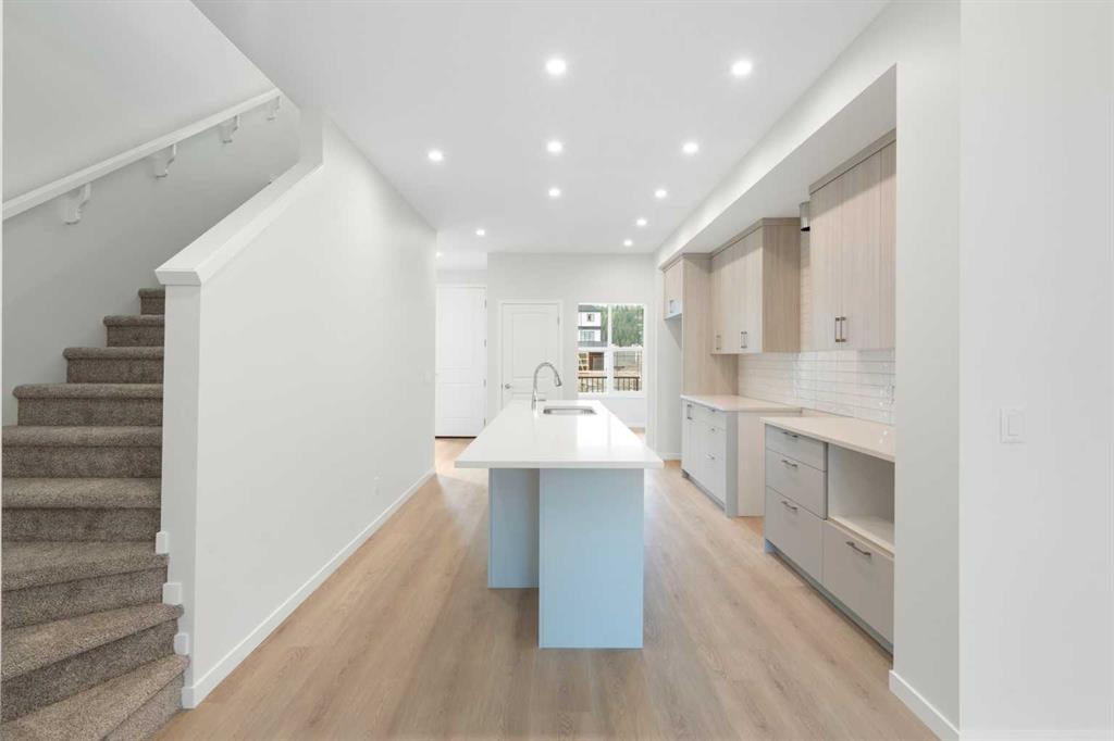 135 Creekview Gardens SW, Calgary, Alberta, T2X 5X7