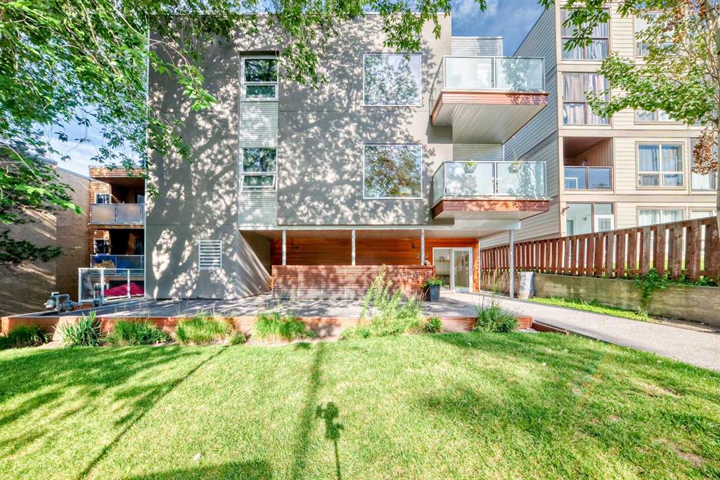 #201 2124 17 Street, Calgary, Alberta, T2T4M4