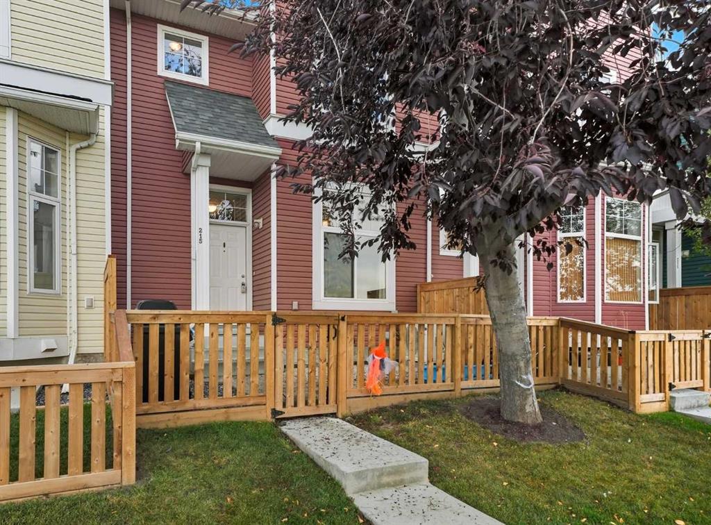 215 Mckenzie Towne Gate SE, Calgary, Alberta, T2Z 4G2