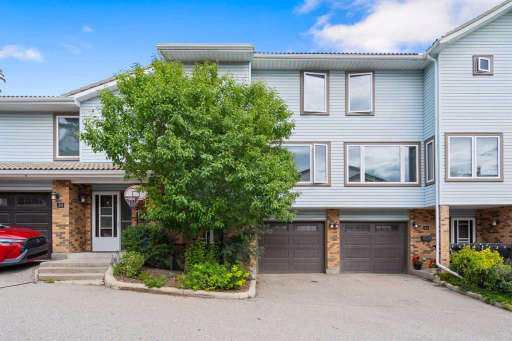 22 Coachway Gardens SW, Calgary, Alberta, T3H 2V9