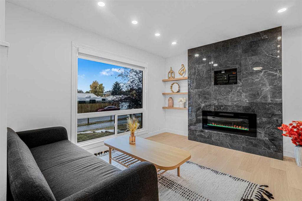 #2 112 Erin Grove Close SE, Calgary, Alberta, T2B 2T4