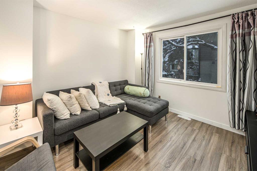 #33 4936 Dalton Drive NW, Calgary, Alberta, T3A 2E4